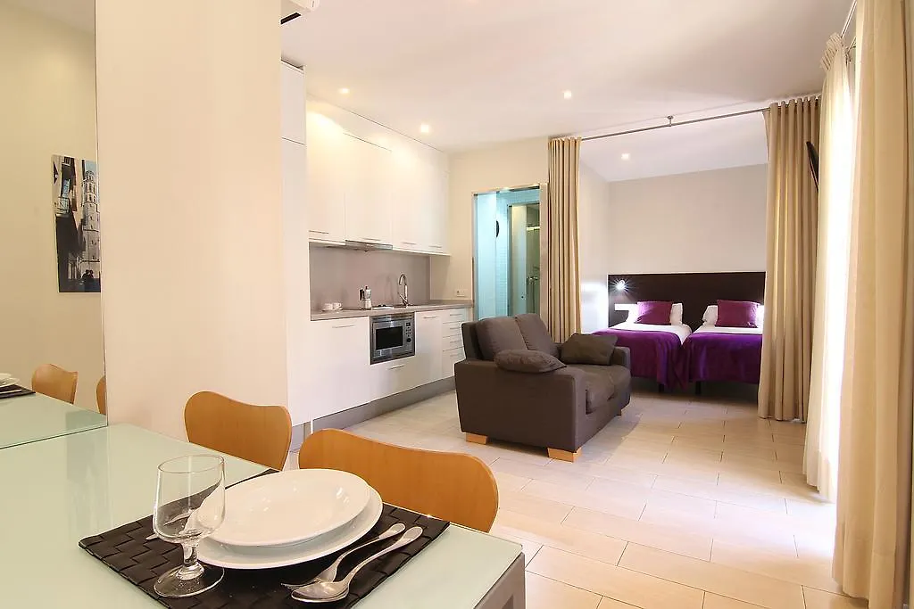 Classbedroom Barcelona Beach Apartments
